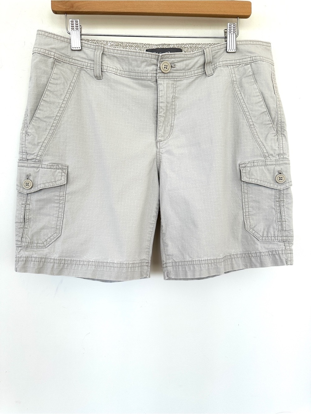 Eddie Bauer Light Tan Cargo Shorts, Stretch Cotton